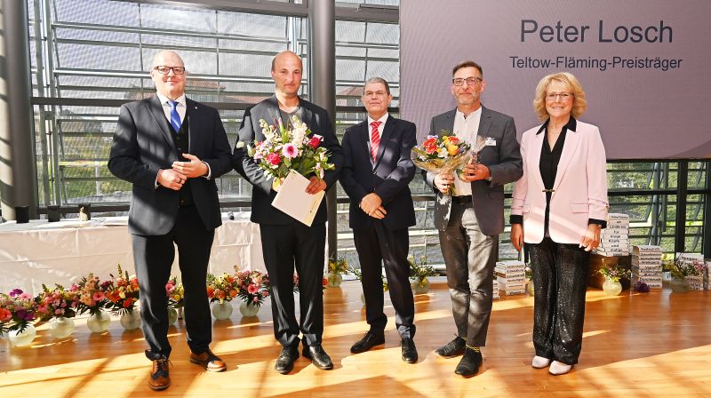 Preisträger Peter Losch mit den Akteuren aus Verwaltung und Politik