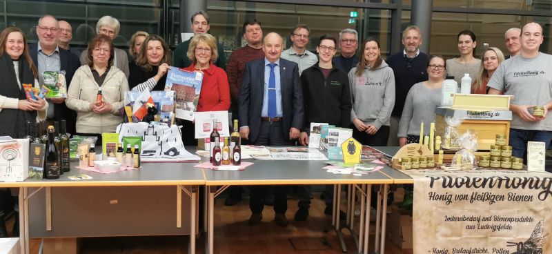 Gruppenfoto mit Produkten