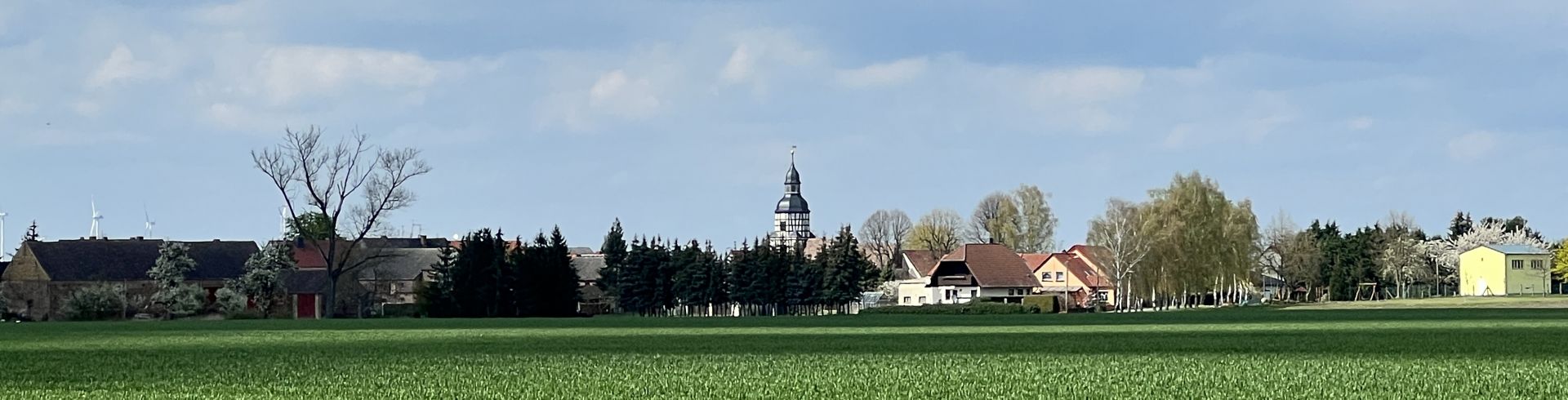 Bauernhöfe, Dorfkirche