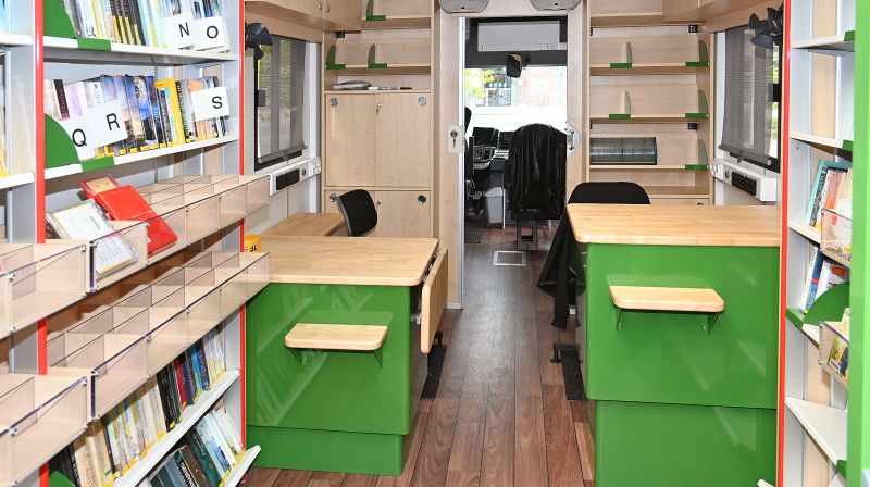 Bücherbus von innen